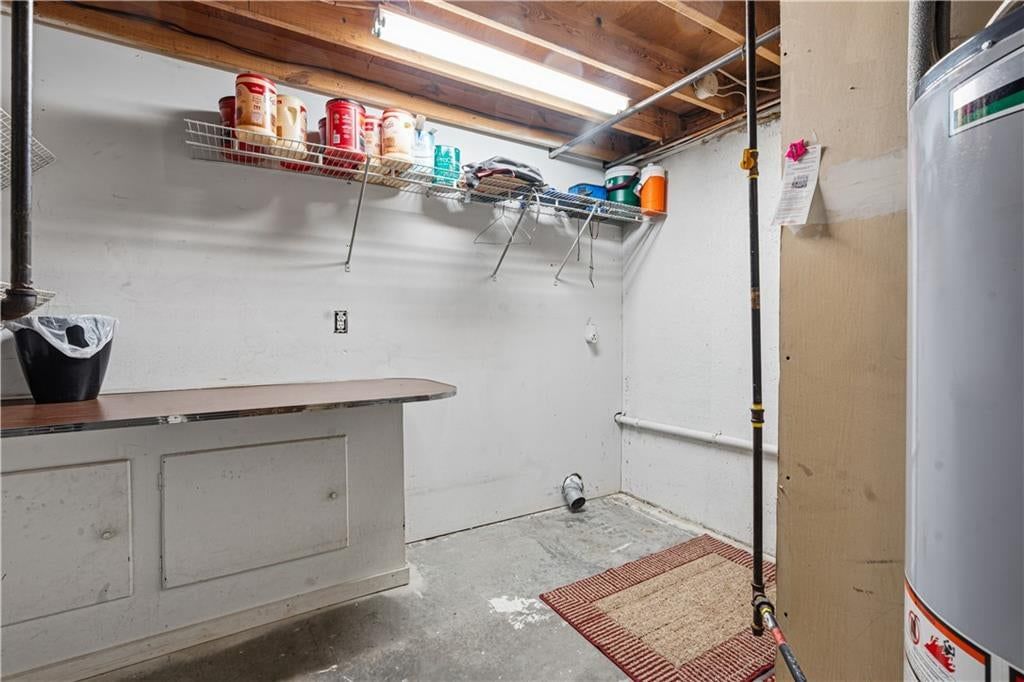 Attached garage at 16925 E 4th Street S, Independence, MO 64056