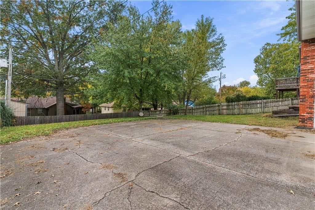 Fenced yard and concrete driveway at 16925 E 4th Street S, Independence, MO 64056