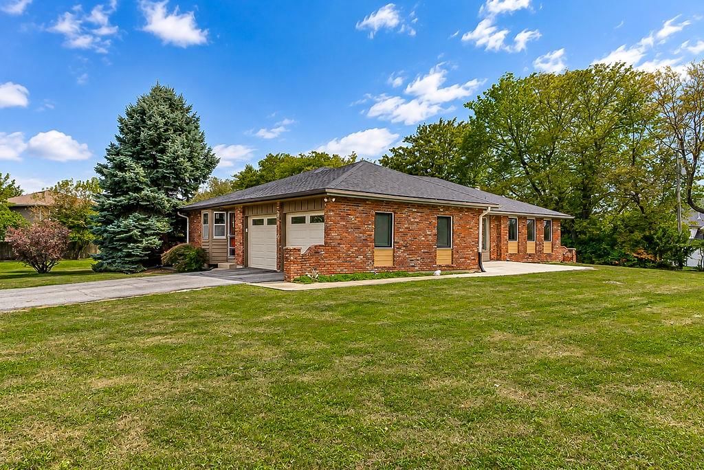 Attached garage at 25025 W 143rd Street, Olathe, KS 66061