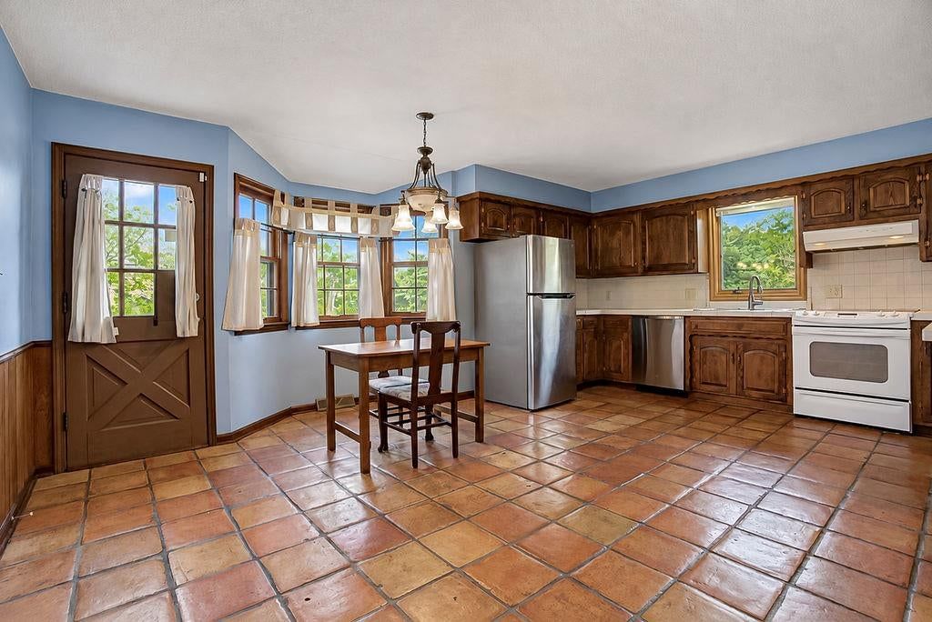 Statement lighting at 25025 W 143rd Street, Olathe, KS 66061