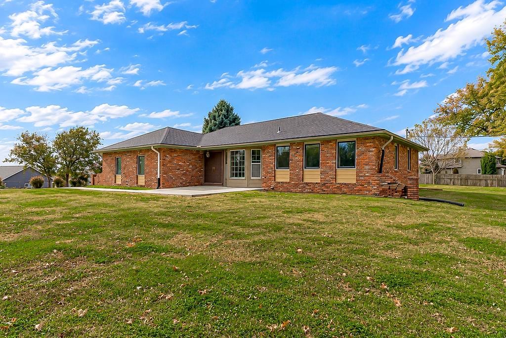 25025 W 143rd Street, Olathe, KS: listing photo 2
