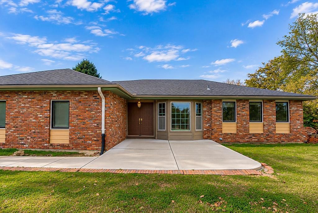 25025 W 143rd Street, Olathe, KS: listing photo 3