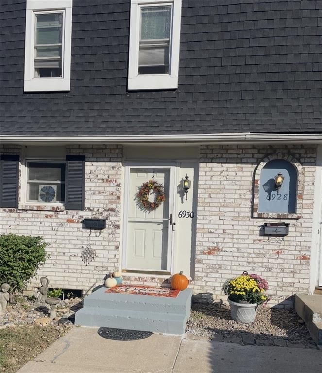 6930 Chapel Woods Lane, Kansas City, MO