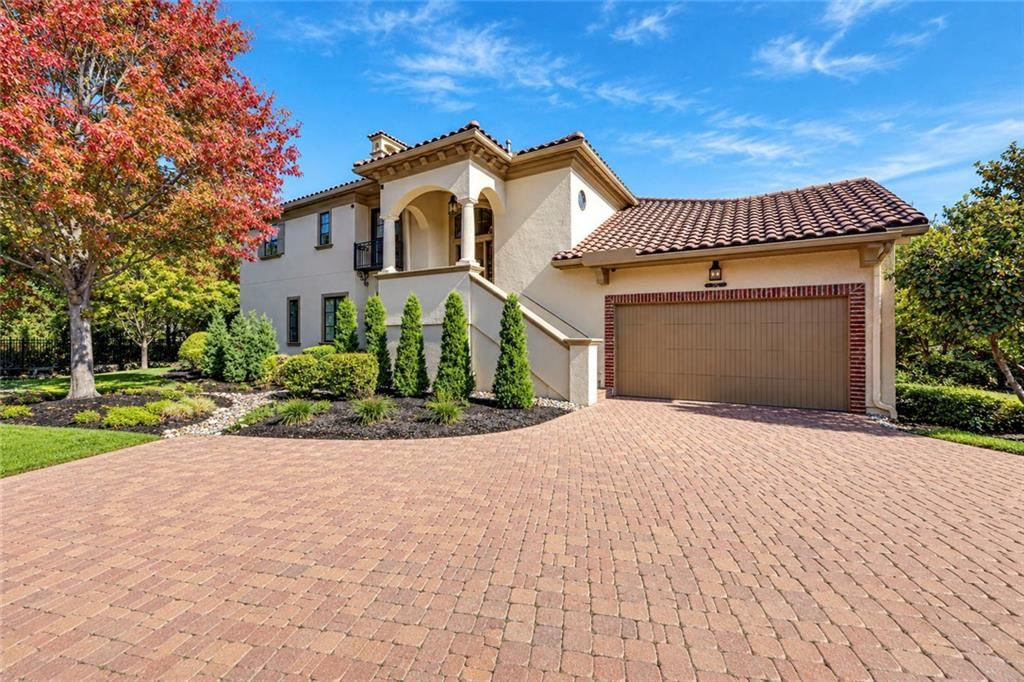 3210 W 137th Street, Leawood, KS
