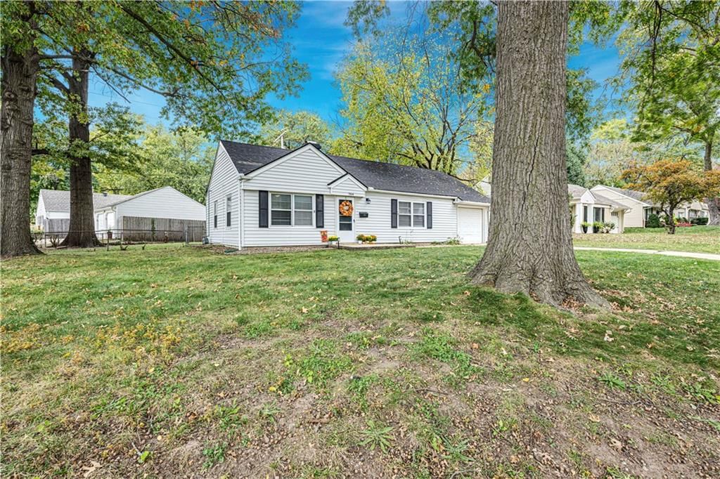 7554 Eaton Street, Prairie Village, KS: listing photo 3