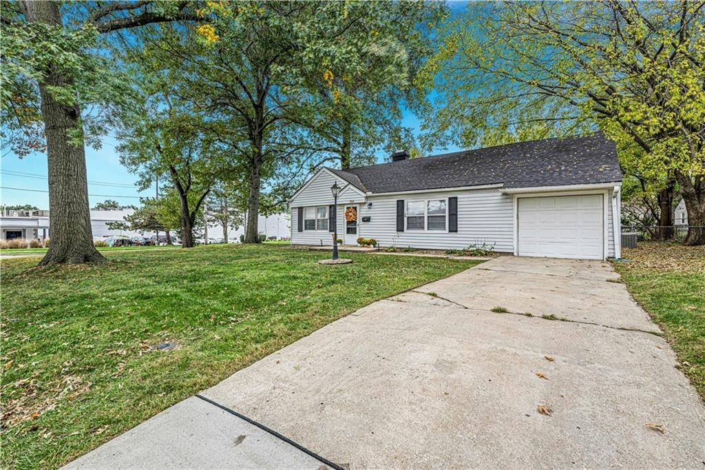7554 Eaton Street, Prairie Village, KS: listing photo 2