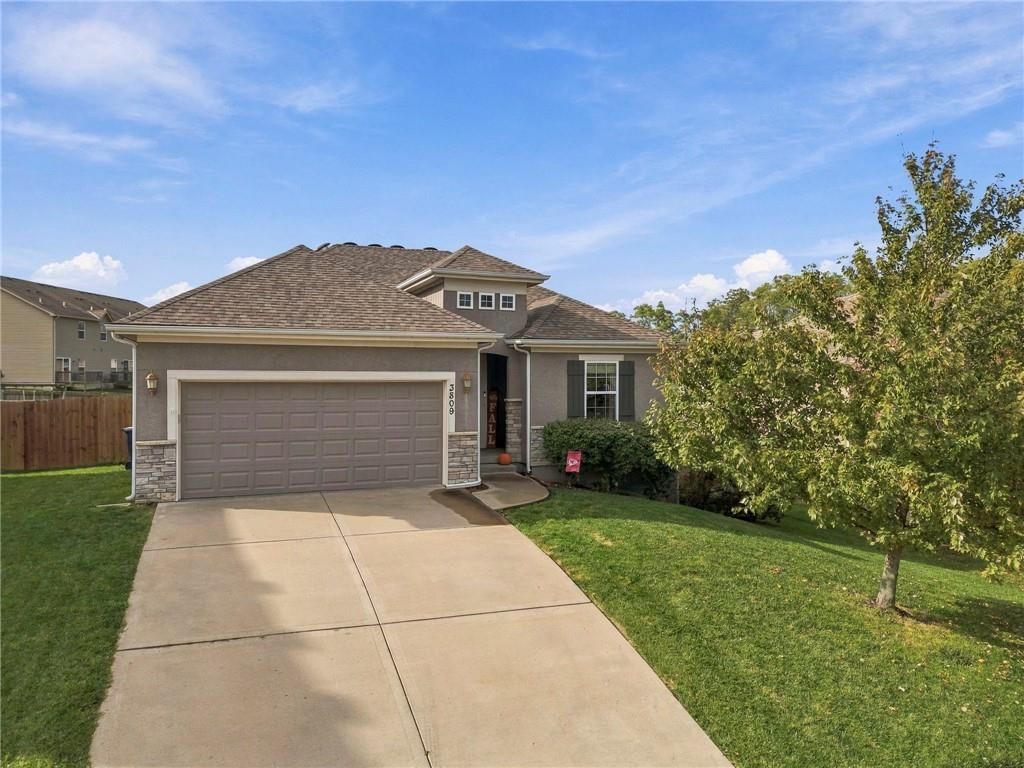 3809 NW Old Stagecoach Road, Kansas City, MO: listing photo 2