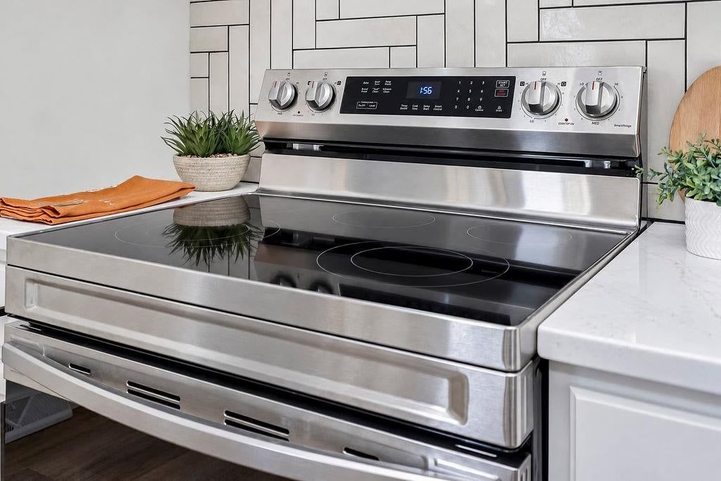 Double oven at 3438 N Brighton Avenue, Kansas City, MO 64117