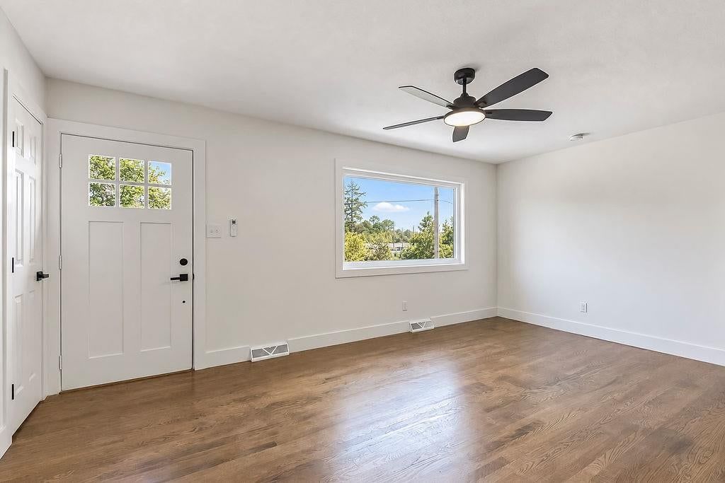 Photo 9 of 35 - 3438 N Brighton Avenue, Kansas City, MO 64117