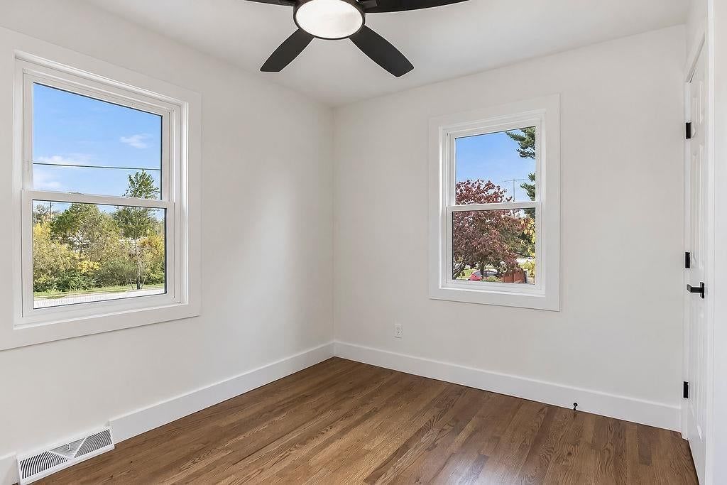 Photo 19 of 35 - 3438 N Brighton Avenue, Kansas City, MO 64117