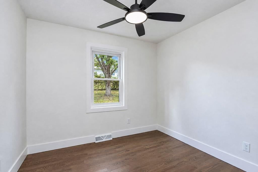 Photo 12 of 35 - 3438 N Brighton Avenue, Kansas City, MO 64117