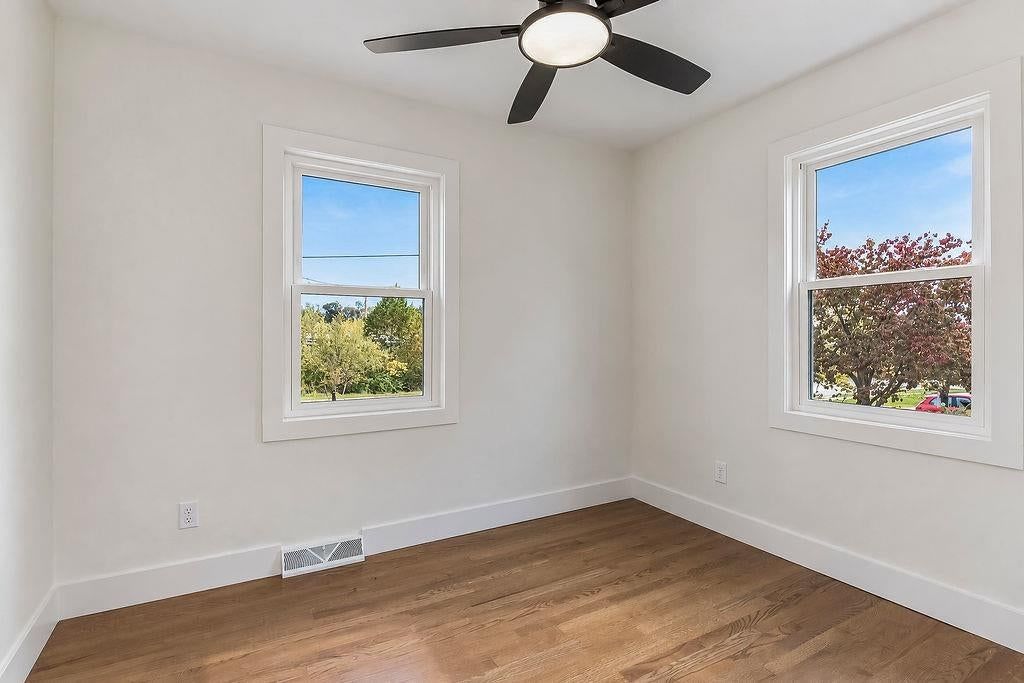 Photo 18 of 35 - 3438 N Brighton Avenue, Kansas City, MO 64117