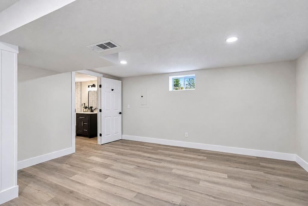 Photo 21 of 35 - 3438 N Brighton Avenue, Kansas City, MO 64117