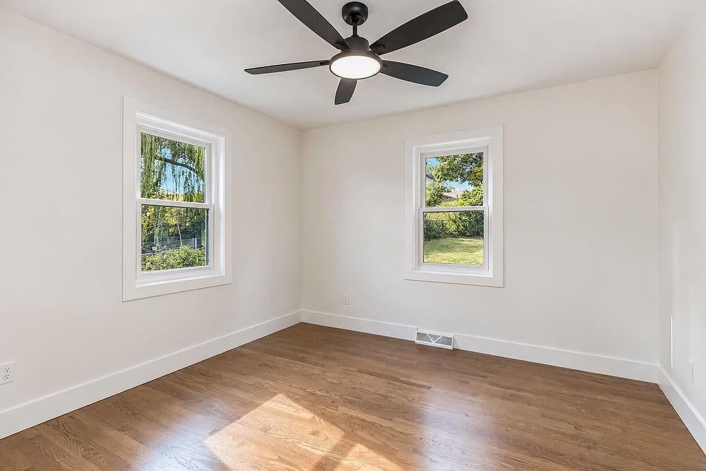 Photo 13 of 35 - 3438 N Brighton Avenue, Kansas City, MO 64117
