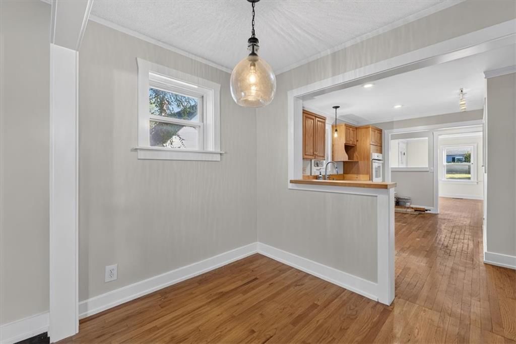 Statement lighting at 8016 Robinson Street, Overland Park, KS 66204
