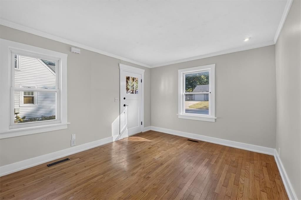 Greige walls at 8016 Robinson Street, Overland Park, KS 66204