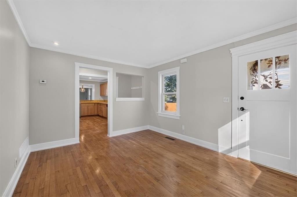 Open floor plan at 8016 Robinson Street, Overland Park, KS 66204