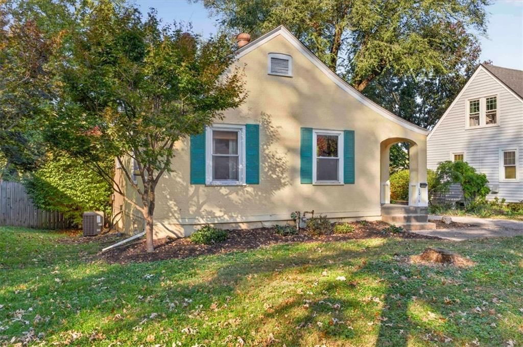 8016 Robinson Street, Overland Park, KS: listing photo 2