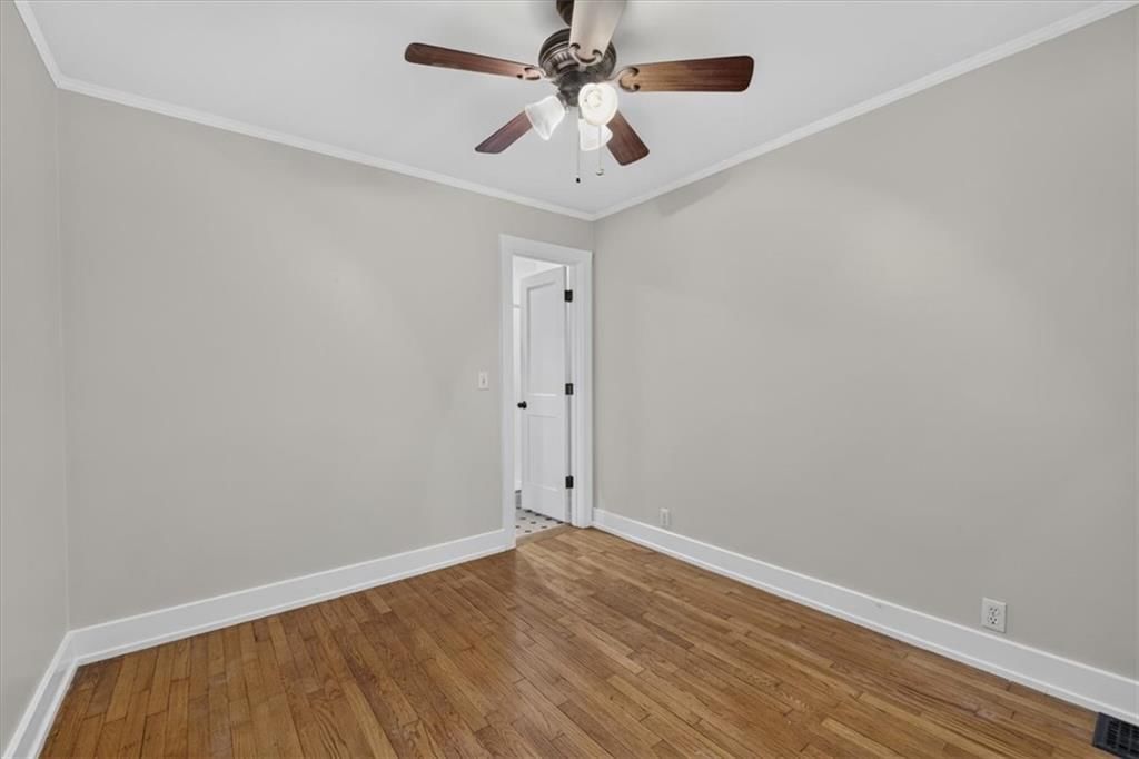 Photo 31 of 42 - 8016 Robinson Street, Overland Park, KS 66204