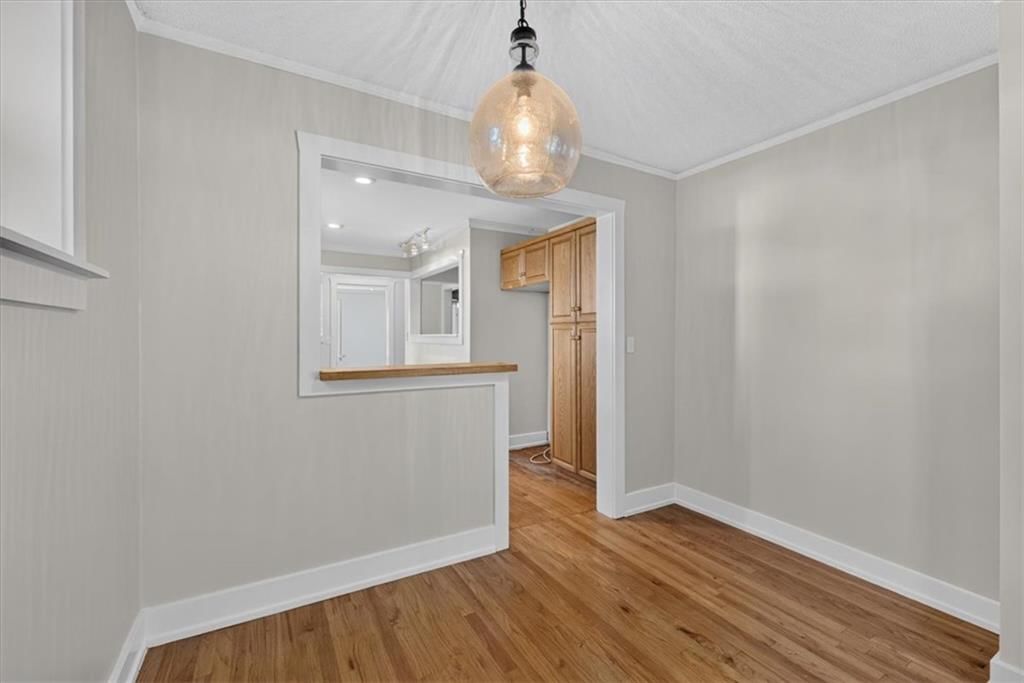 Photo 16 of 42 - 8016 Robinson Street, Overland Park, KS 66204