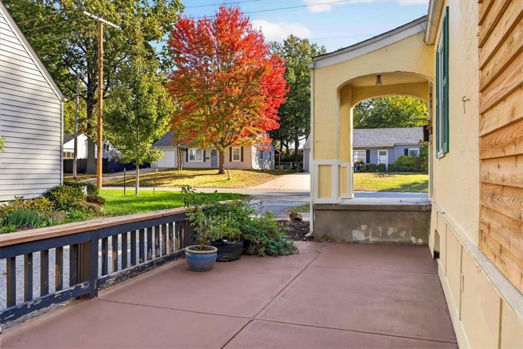Covered patio at 8016 Robinson Street, Overland Park, KS 66204