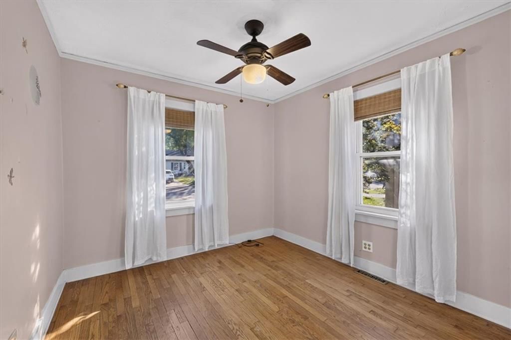Photo 24 of 42 - 8016 Robinson Street, Overland Park, KS 66204