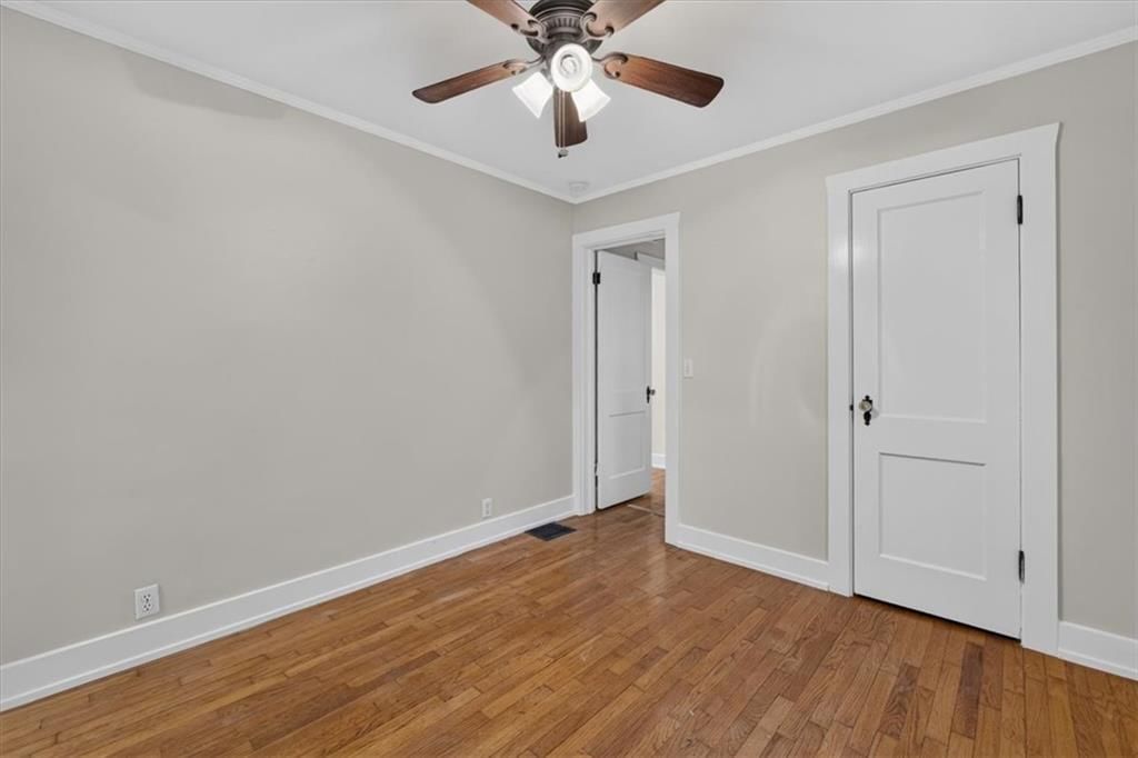 Photo 30 of 42 - 8016 Robinson Street, Overland Park, KS 66204
