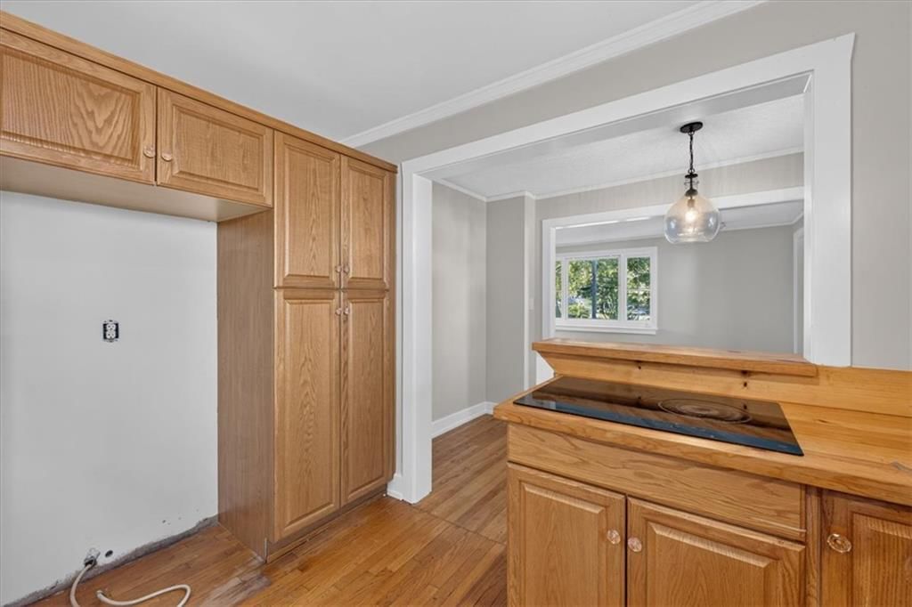 Photo 14 of 42 - 8016 Robinson Street, Overland Park, KS 66204