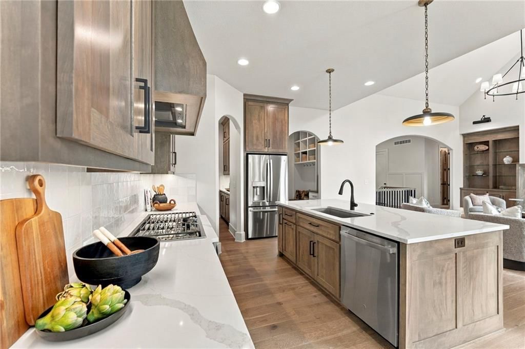 Photo 15 of 62 - 4905 W 71st Street, Prairie Village, KS 66208