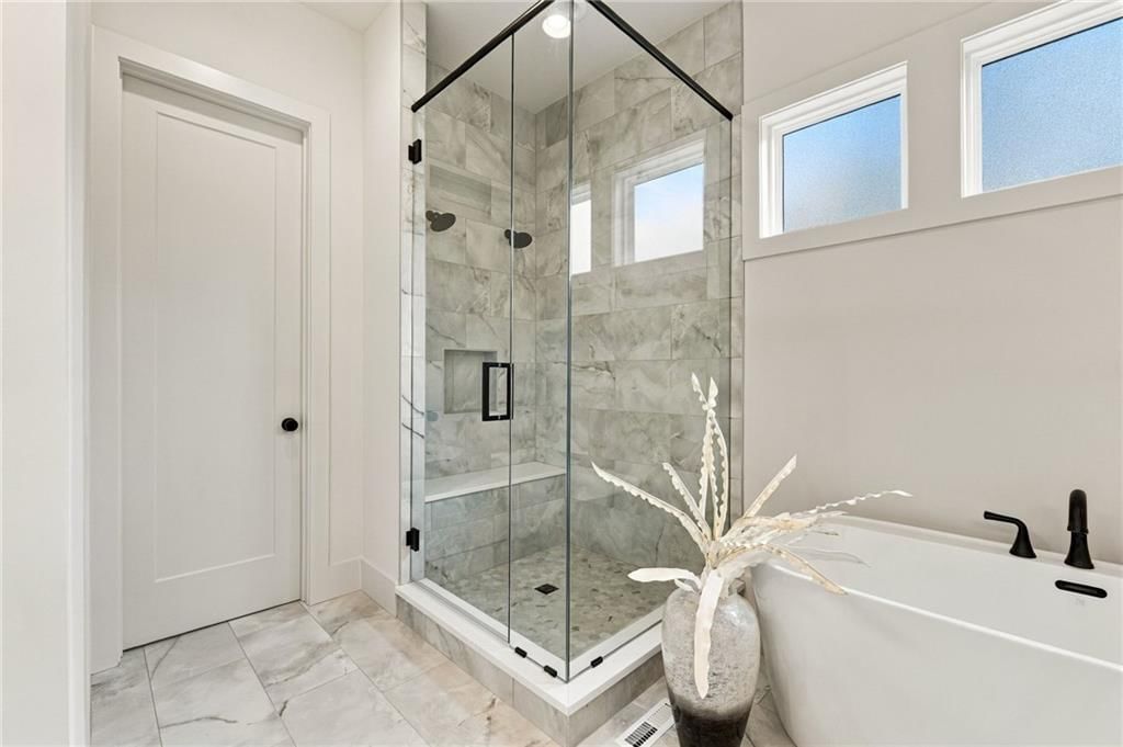 Photo 27 of 62 - 4905 W 71st Street, Prairie Village, KS 66208