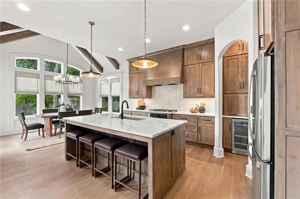 Photo 13 of 62 - 4905 W 71st Street, Prairie Village, KS 66208