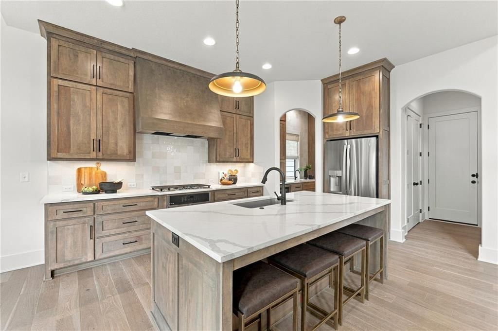 Photo 12 of 62 - 4905 W 71st Street, Prairie Village, KS 66208