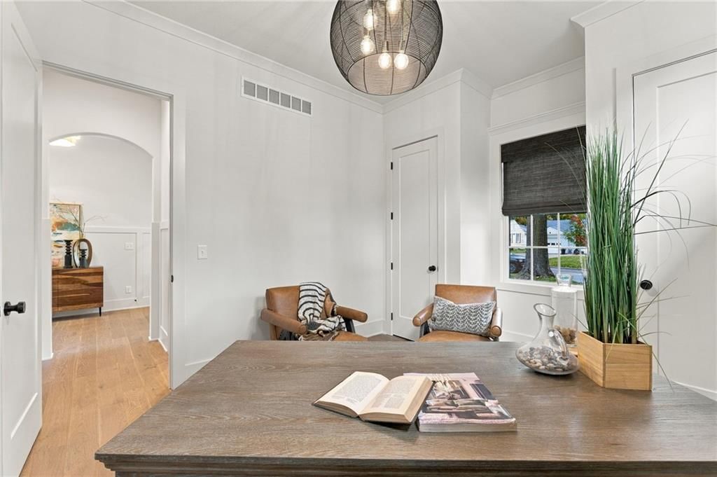 Photo 32 of 62 - 4905 W 71st Street, Prairie Village, KS 66208