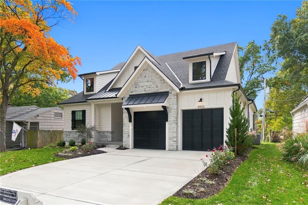 Driveway at 4905 W 71st Street, Prairie Village, KS 66208
