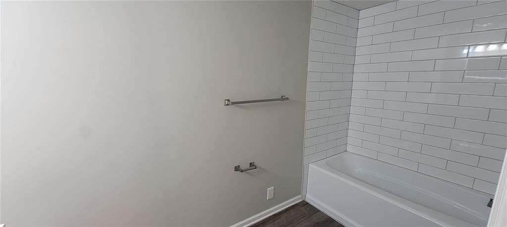 Tiled shower at 711 W Jones Street, Independence, MO 64050