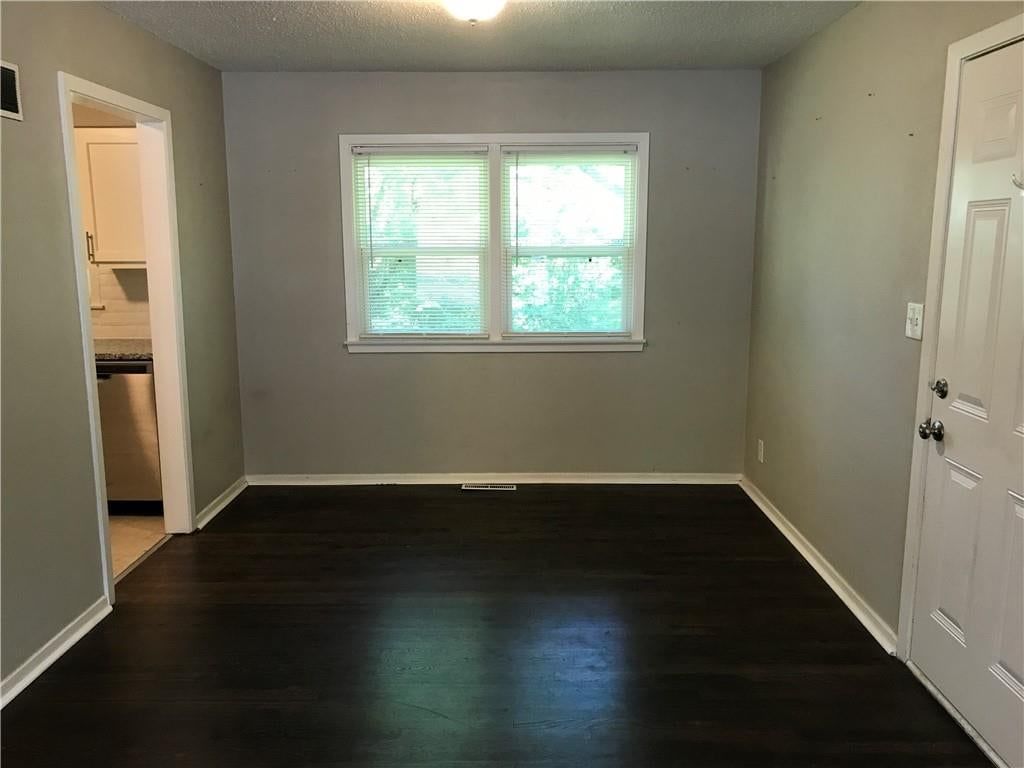 Photo 4 of 25 - 11314 E Thompson Street, Independence, MO 64054