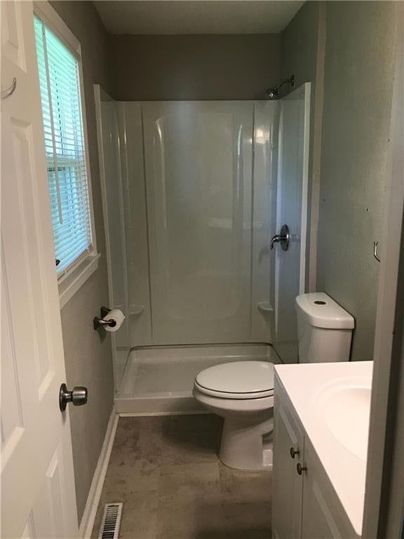 Frameless glass shower at 11314 E Thompson Street, Independence, MO 64054