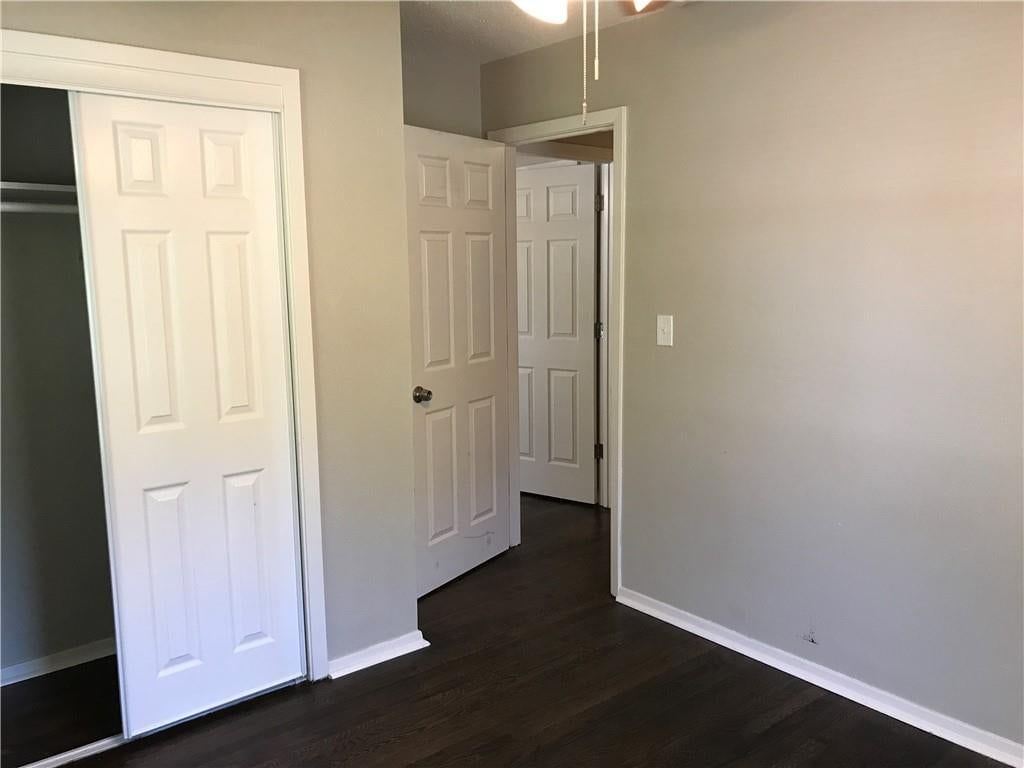 Beige walls at 11314 E Thompson Street, Independence, MO 64054