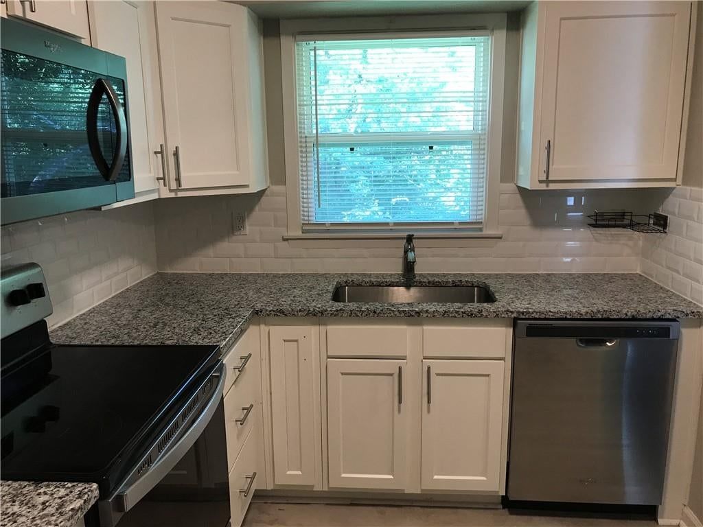 Photo 6 of 25 - 11314 E Thompson Street, Independence, MO 64054