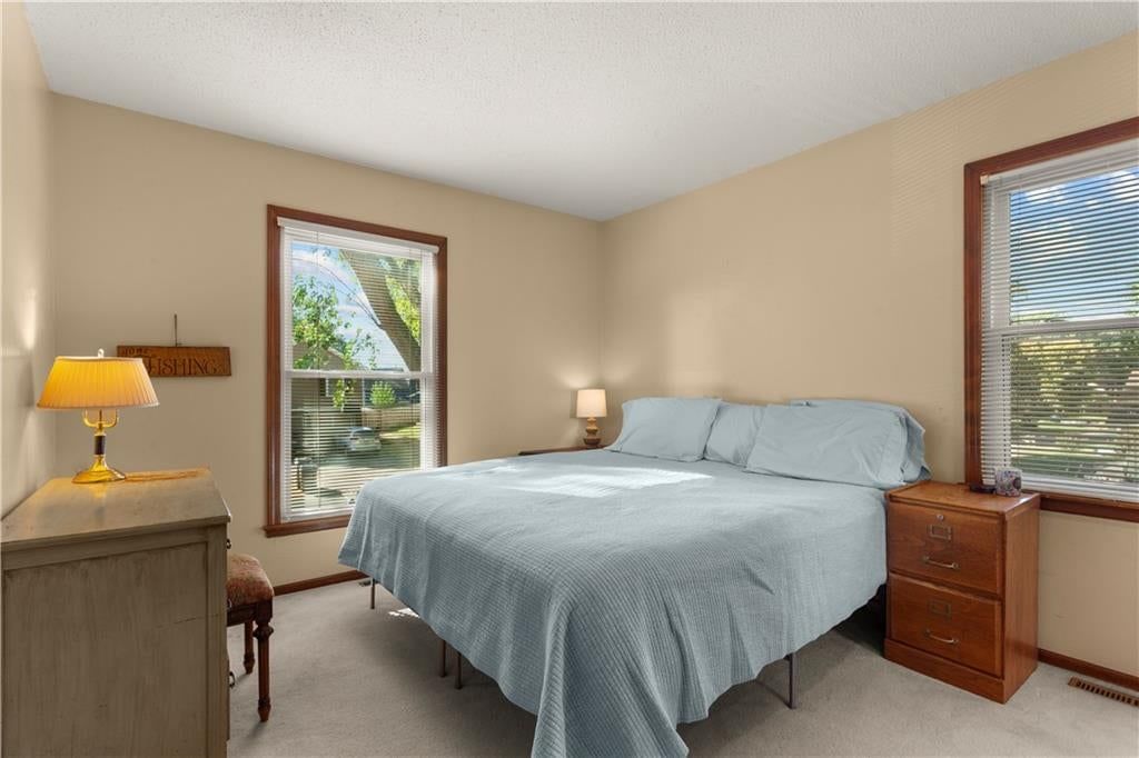 Photo 19 of 31 - 205 SE Saratoga Drive, Blue Springs, MO 64014