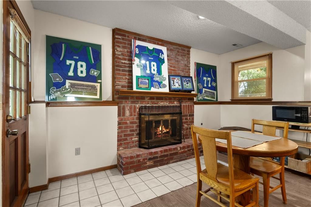 Photo 26 of 31 - 205 SE Saratoga Drive, Blue Springs, MO 64014
