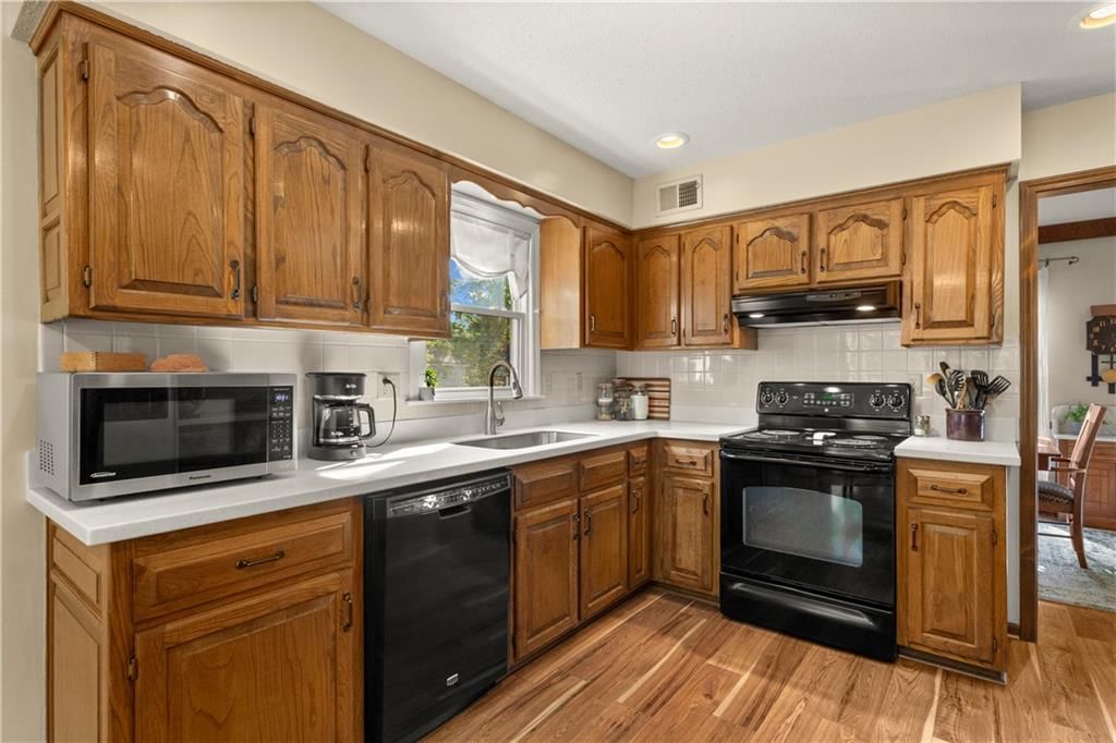 White countertops at 205 SE Saratoga Drive, Blue Springs, MO 64014