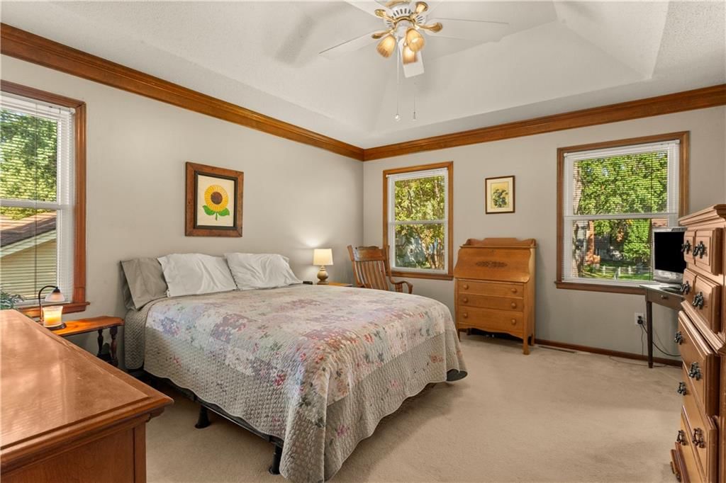 Photo 16 of 31 - 205 SE Saratoga Drive, Blue Springs, MO 64014