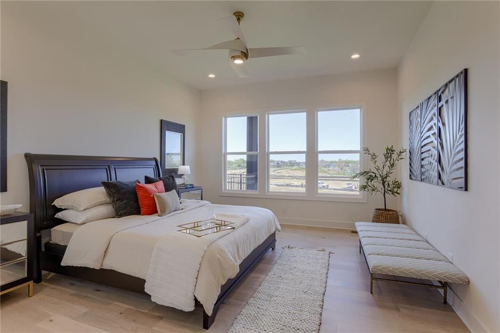 Photo 19 of 53 - 3916 W 158th Street, Overland Park, KS 66224