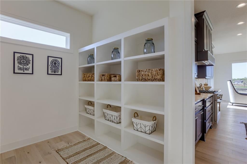 Photo 14 of 53 - 3916 W 158th Street, Overland Park, KS 66224