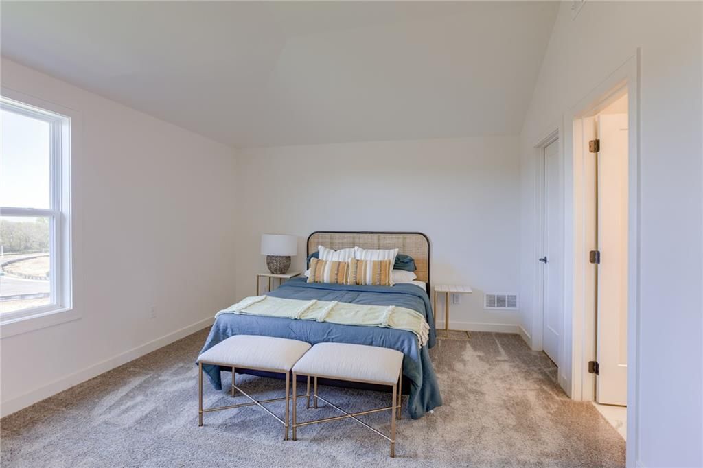 Photo 33 of 53 - 3916 W 158th Street, Overland Park, KS 66224