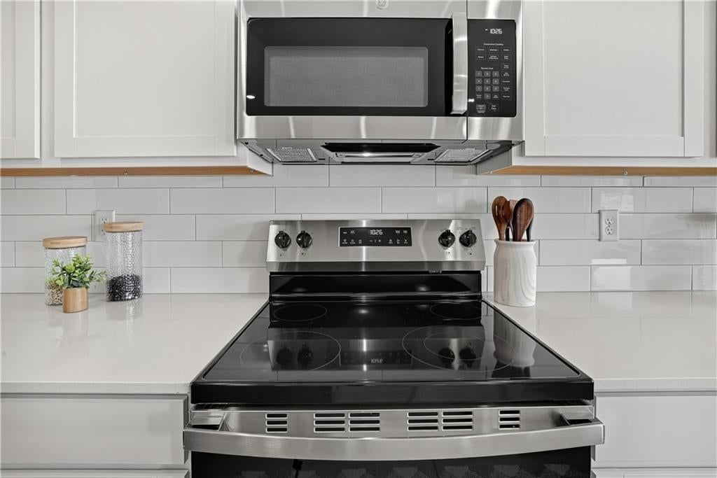 Stainless steel appliances at 20350 W 195th Street, Spring Hill, KS 66083