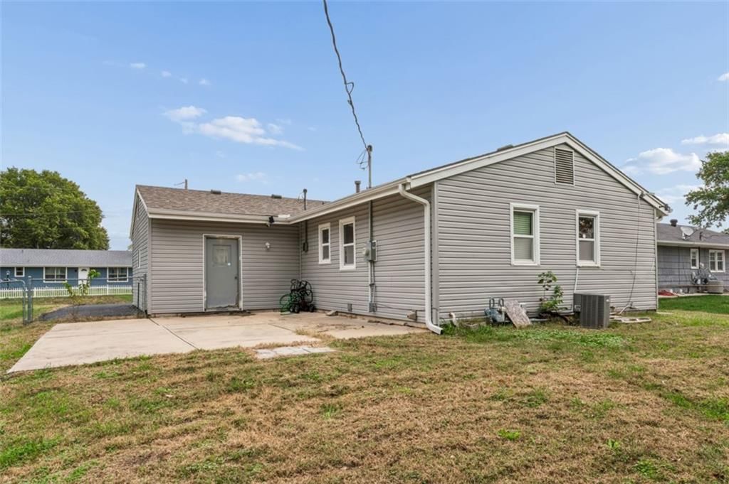 Photo 49 of 53 - 559 E Prairie Street, Olathe, KS 66061