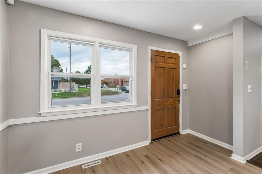Wall of windows at 559 E Prairie Street, Olathe, KS 66061