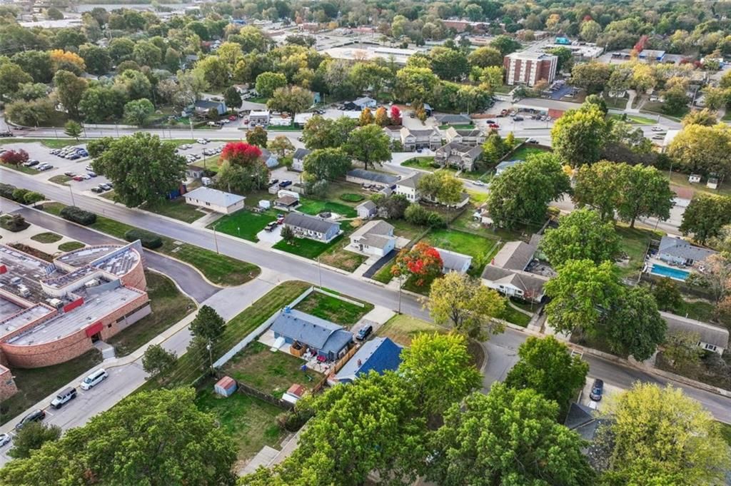 Photo 44 of 53 - 559 E Prairie Street, Olathe, KS 66061
